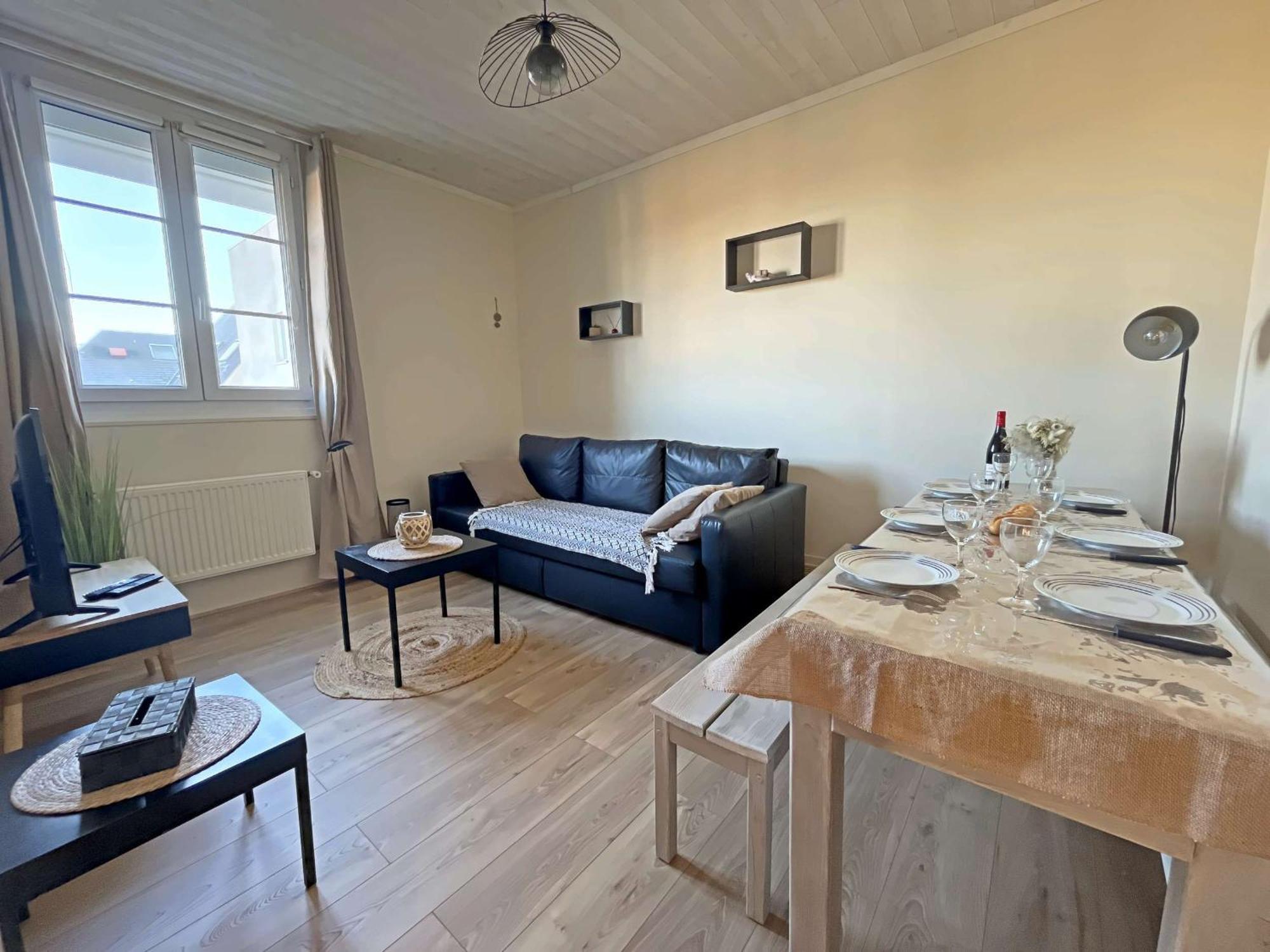 Apartamento T2 A Plage, Proche Commerces Et Plage, Avec Equipements Modernes Et Cour Fleurie - Fr-1-646-31 *